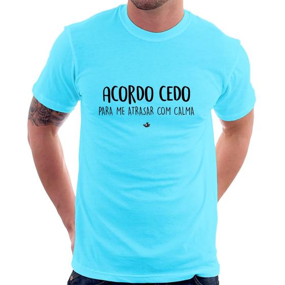 Imagem de Camiseta Acordo cedo para me atrasar com calma - Foca na Moda