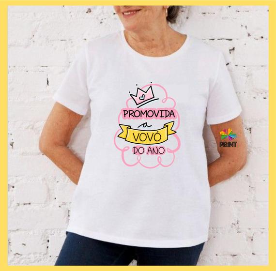 Imagem de Camiseta Adulto PROMOVIDA a VOVÓ do Ano Est. Rosa  - Chá de Bebê Revelação Zlprint 