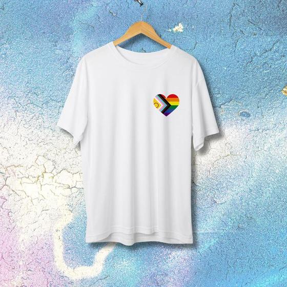 Imagem de Camiseta CORAÇÃO BANDEIRA INCLUSÃO - LGBT