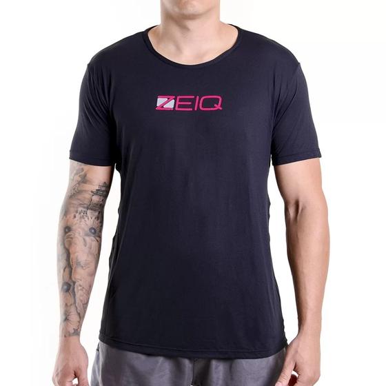 Imagem de Camiseta Esportiva Slim Zeiq Preta  Logo Rosa e Branco