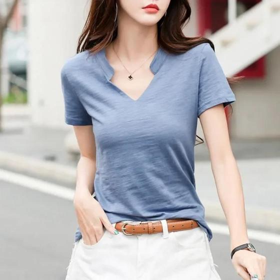 Camiseta Feminina Branca com Decote V Manga Curta, Algodão