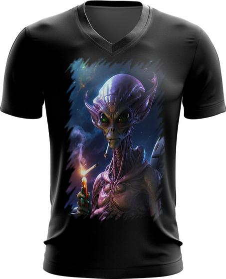 Imagem de Camiseta Gola V Alien ET Fumando Alienígena 4