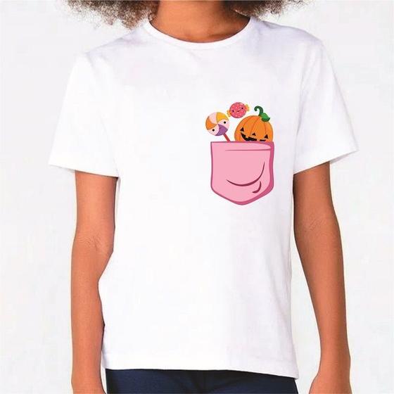 Imagem de Camiseta infantil branca estampa bolsinho halloween