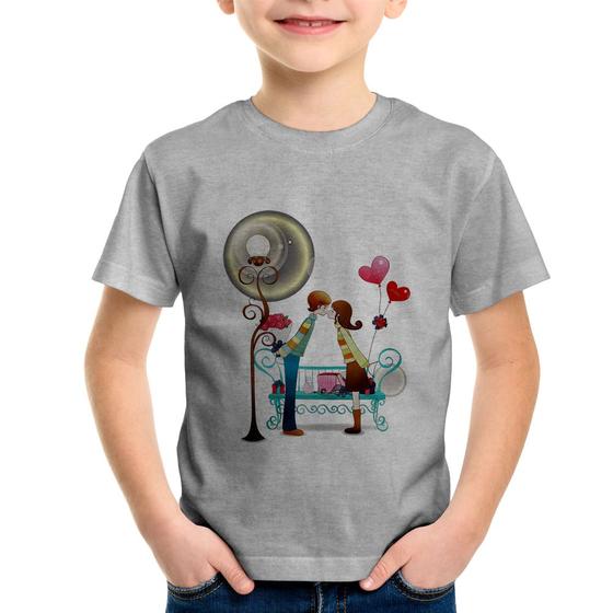 Imagem de Camiseta Infantil Casal Namorados Beijando - Foca na Moda