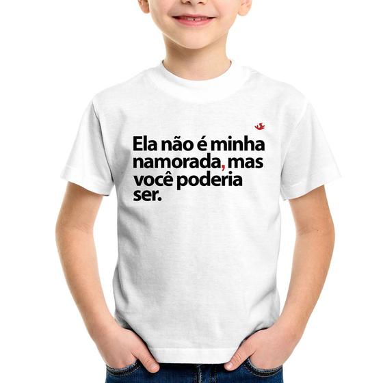 Camiseta Infantil Ela não é minha namorada, mas você poderia ser - Branco - Foca na Moda Menor preço em Camiseta Infantil Ela não é minha namorada, mas você poderia ser - Branco - Foca na Moda