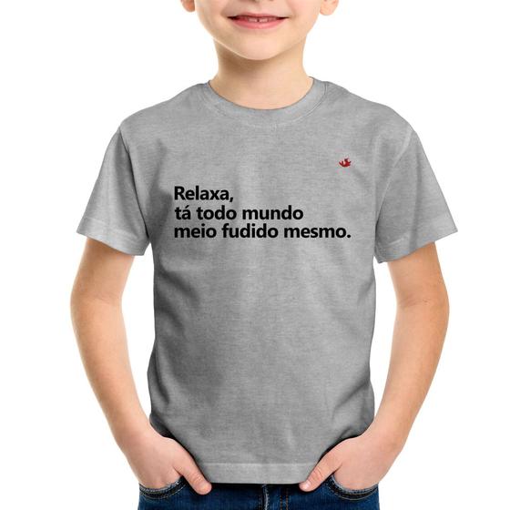 Imagem de Camiseta Infantil Relaxa, tá todo mundo meio fudido mesmo - Foca na Moda