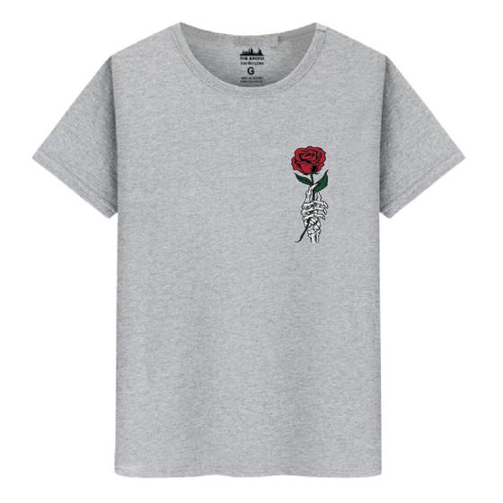 Imagem de Camiseta Masculina Casual Algodão Premium Mão Caveira Flor