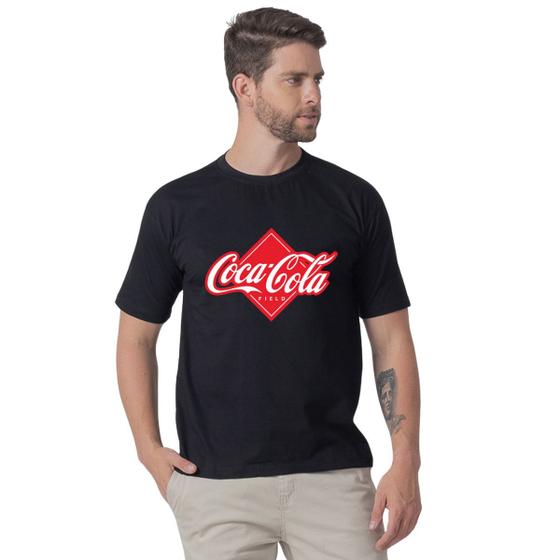 Camiseta Masculina Coca Colla Algodão Acabamento Premium Estampa Personalizada - Safira Imagem de Camiseta Masculina Coca Colla Algodão Acabamento Premium Estampa Personalizada