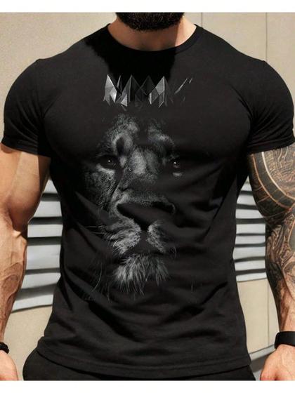 Imagem de Camiseta Masculina Lion King em Algodão Preto - Design Monocromático