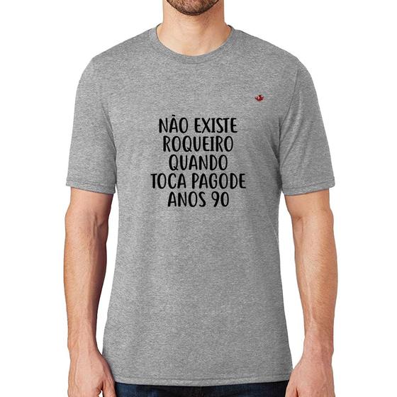 Imagem de Camiseta Não existe roqueiro quando toca pagode anos 90 - Foca na Moda