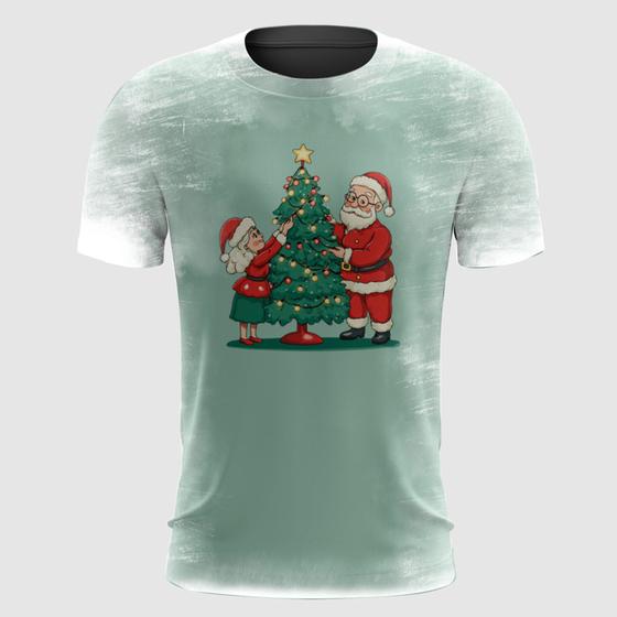 Imagem de Camiseta Papai e Mamãe Noel Preparando Árvore