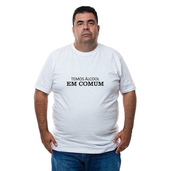 Imagem de Camiseta Plus Size Masculina Algodao Frase Temos Alcool Em Comum Com Abridor De Garrafas Integrado