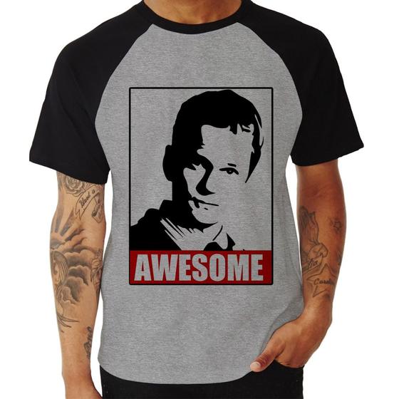 Imagem de Camiseta Raglan Awesome Barney Stinson - Foca na Moda