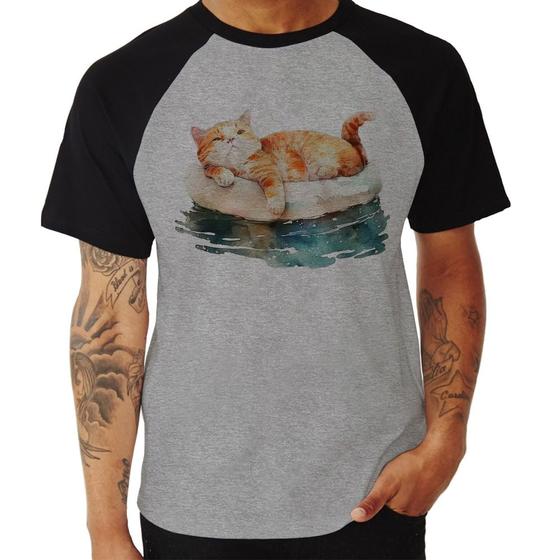 Imagem de Camiseta Raglan Gatinho Relaxando na Bóia - Foca na Moda