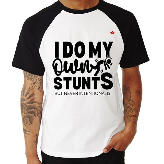 Imagem de Camiseta Raglan I do my own stunts but never intentionally - Foca na Moda