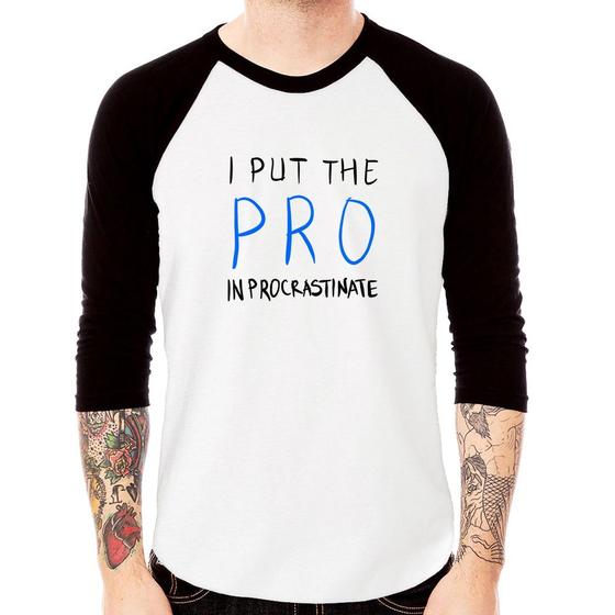 Imagem de Camiseta Raglan I put the pro in procrastinate Manga 3/4 - Foca na Moda