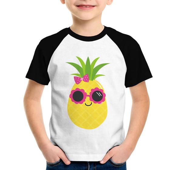 Imagem de Camiseta Raglan Infantil Abacaxi Óculos e Laço - Foca na Moda