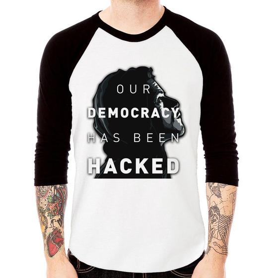 Imagem de Camiseta Raglan Our Democracy Has Been Hacked Manga 3/4 - Foca na Moda