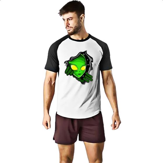 Imagem de Camiseta Raglan Portal dimensional com alienigena