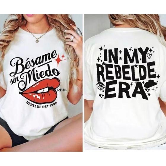 Imagem de Camiseta Rebelde Branca Besame Sin Miedo Frente e Verso