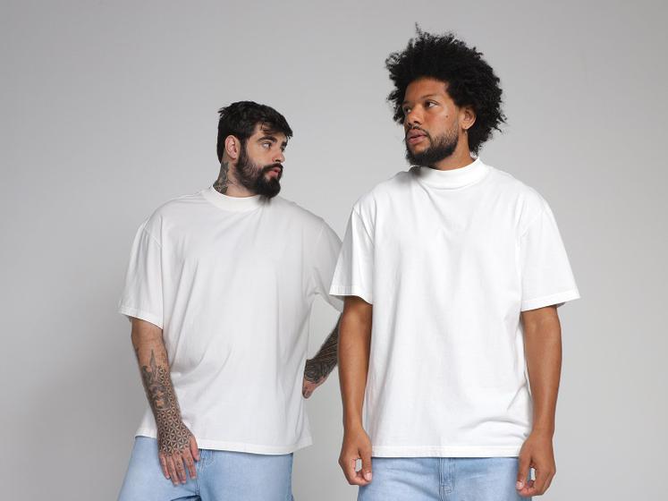 Camiseta Vista Magalu Gola Alta Oversized Imagem de Camiseta Vista Magalu Gola Alta Oversized