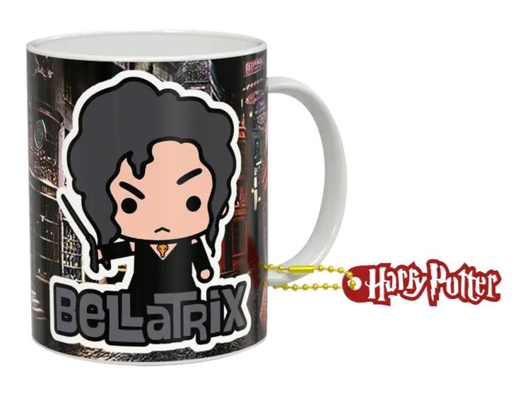 Imagem de Caneca de Porcelana 325ml Harry Potter cute Bellatrix. Vem com um chaveiro exclusivo no mesmo tema