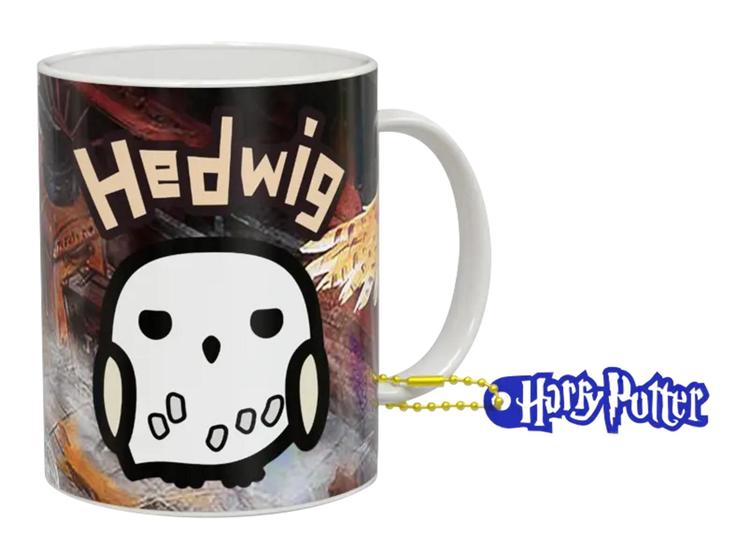 Imagem de Caneca de Porcelana 325ml Harry Potter cute Edwiges. Vem com um chaveiro exclusivo no mesmo tema