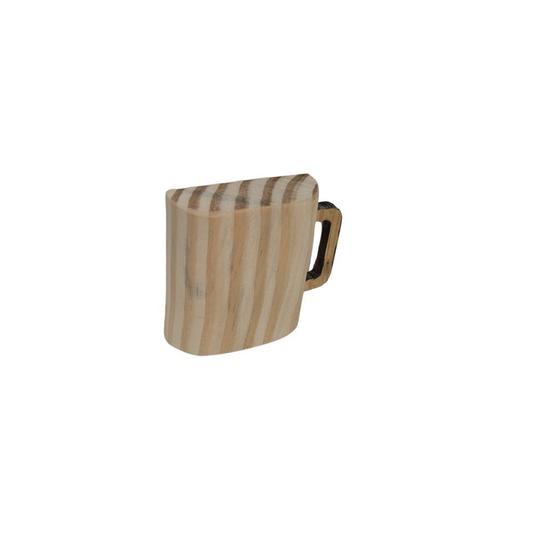 Imagem de Caneca entalhada metade em pinus 5,5x6cm- Jeito Próprio Artesanato