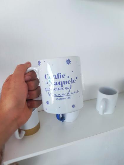 Imagem de Caneca personalizada com frase feminina "Salmos 139"