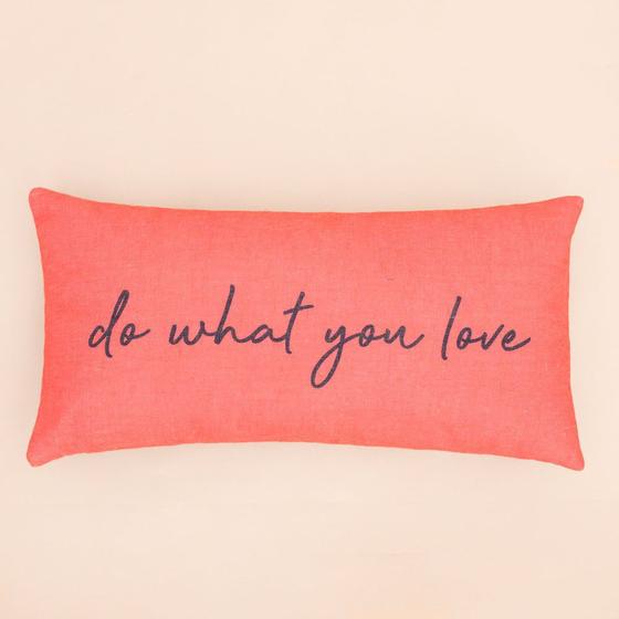 Imagem de Capa para Almofada Retangular Vermelha Frase "Do What You Love" - Home Cartoon