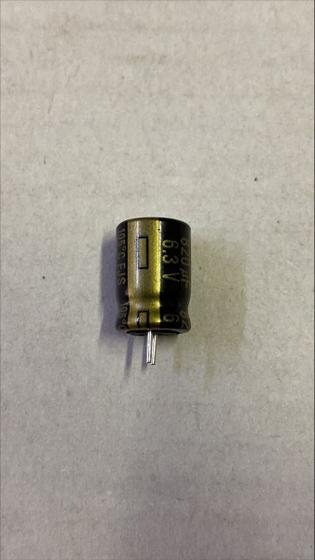 Imagem de Capacitor Eletrolítico 820uf X 6.3v - Kit Com 10 Peças