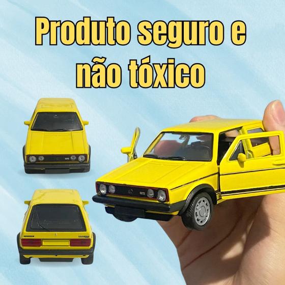 Imagem de Carrinho De Ferro Miniatura Abre As Portas Pneus De Borracha