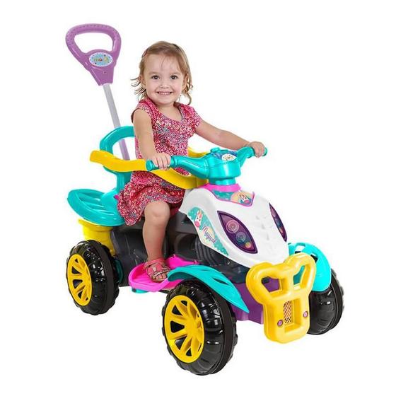 Imagem de Carrinho De Passeio Quadriciclo Infantil Menina Brinquedo Criança Com Empurrador Puxador Chave Coordenação Motora