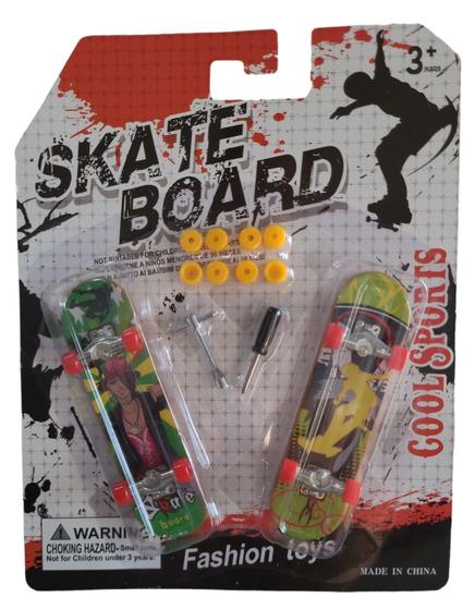 Imagem de Cartela Com 2 Skatinhos De Dedo E Acessórios Skate Board
