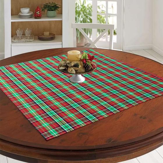 Imagem de Centro De Mesa Em Jacquard Quadriculado Verde E Vermelho