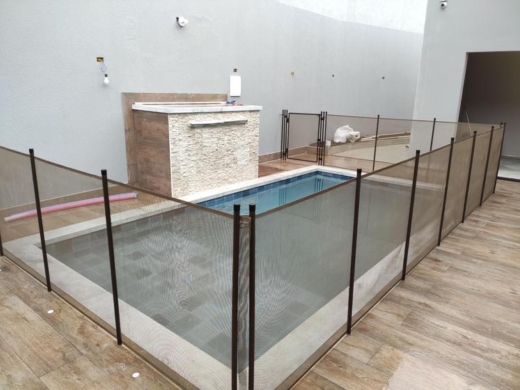 Imagem de Cerca removível para piscina - pintura eletrostática Marrom  com base reforçada - módulo de 5 metros