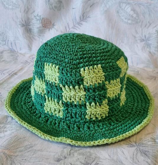 Chapéu de Praia Feminino Adulto em Crochê Quadriculado - ateliêpeixecombana