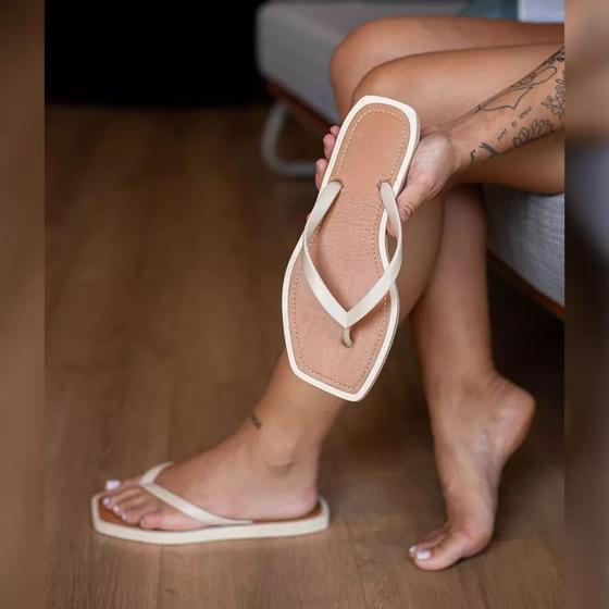 Imagem de Chinelo Feminino Confortável Versátil - Gelo