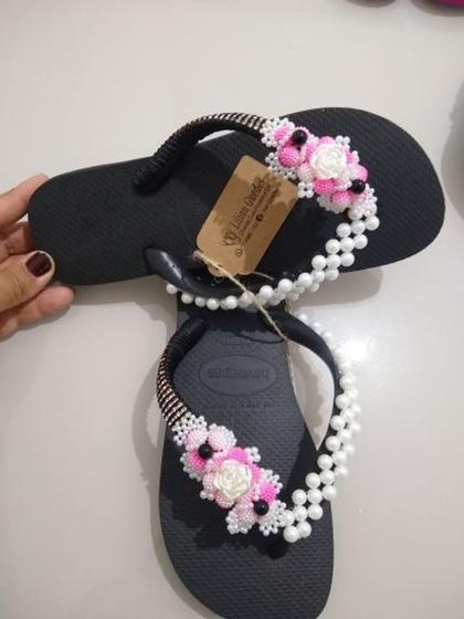 Imagem de Chinelo Havaianas decorados com perolas e manta de strass flores