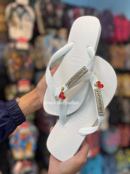 Imagem de Chinelo Havaianas Top Branca + Pingentes Strass e Tag Mae Original !