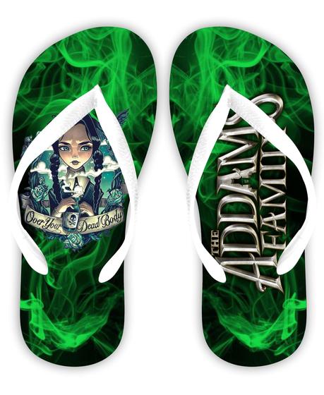 Imagem de Chinelo Temático A Familia Addams Wandinha 2 fundo verde Tira Branca