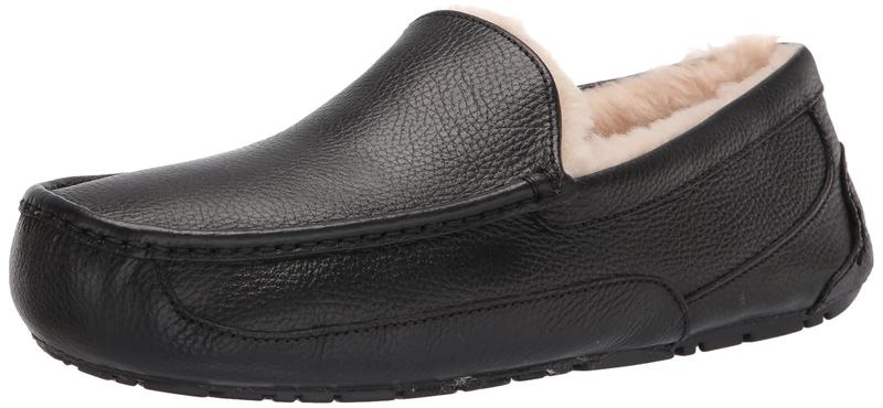 Imagem de Chinelo UGG masculino Ascot de couro preto resistente à água