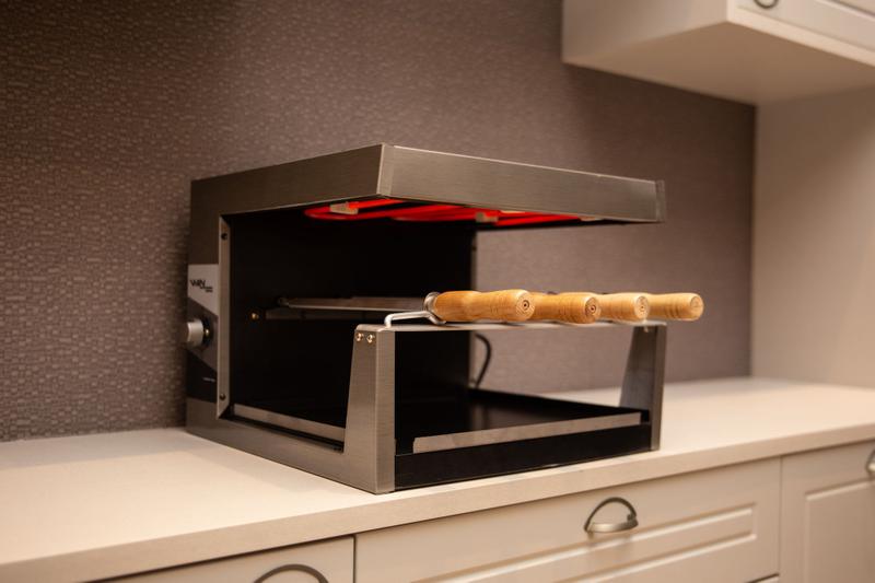 Menor preço em churrasqueira eletrica win  220 v 6 espetos( 3 giratorios, 3 manuais) + grelha assadeira 