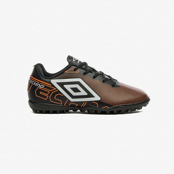 Imagem de Chuteira Society Umbro Techno Infantil Cor: Preto E Laranja - Tamanho: 33