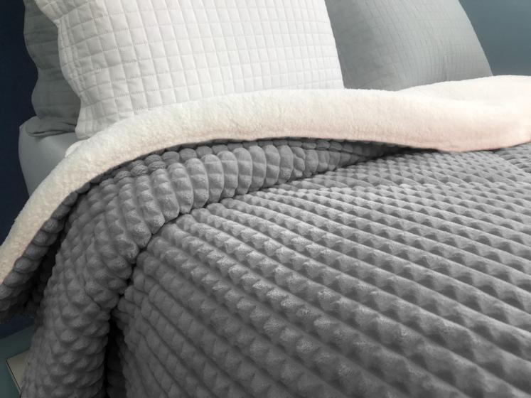 Cobertor DIAMOND Dupla Face Flannel Quadriculada e Sherpa CINZA Menor preço em Cobertor DIAMOND Dupla Face Flannel Quadriculada e Sherpa CINZA