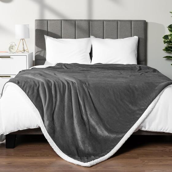 Imagem de Cobertor PAVILIA Sherpa Fleece para cama queen size cinza escuro