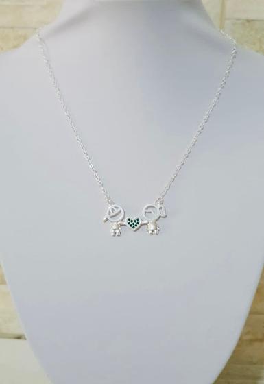 Imagem de Colar com Pingente menina e menino com zircônia verde banhado prata