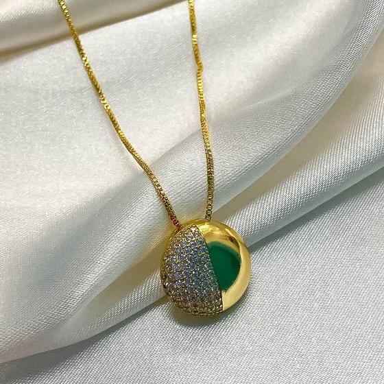 Imagem de Colar Pingente Círculo metade cravejado banhado a Ouro 18k