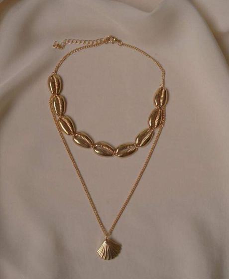 Imagem de Colares chocker duplo Búzios folheado a ouro com pingente de concha
