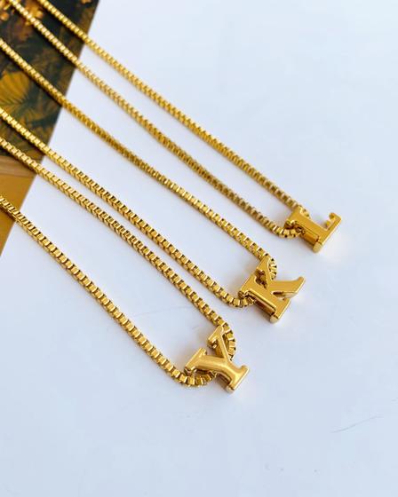 Imagem de Colares Chocker Semi joia Verniz italiano Letra passante personalizado